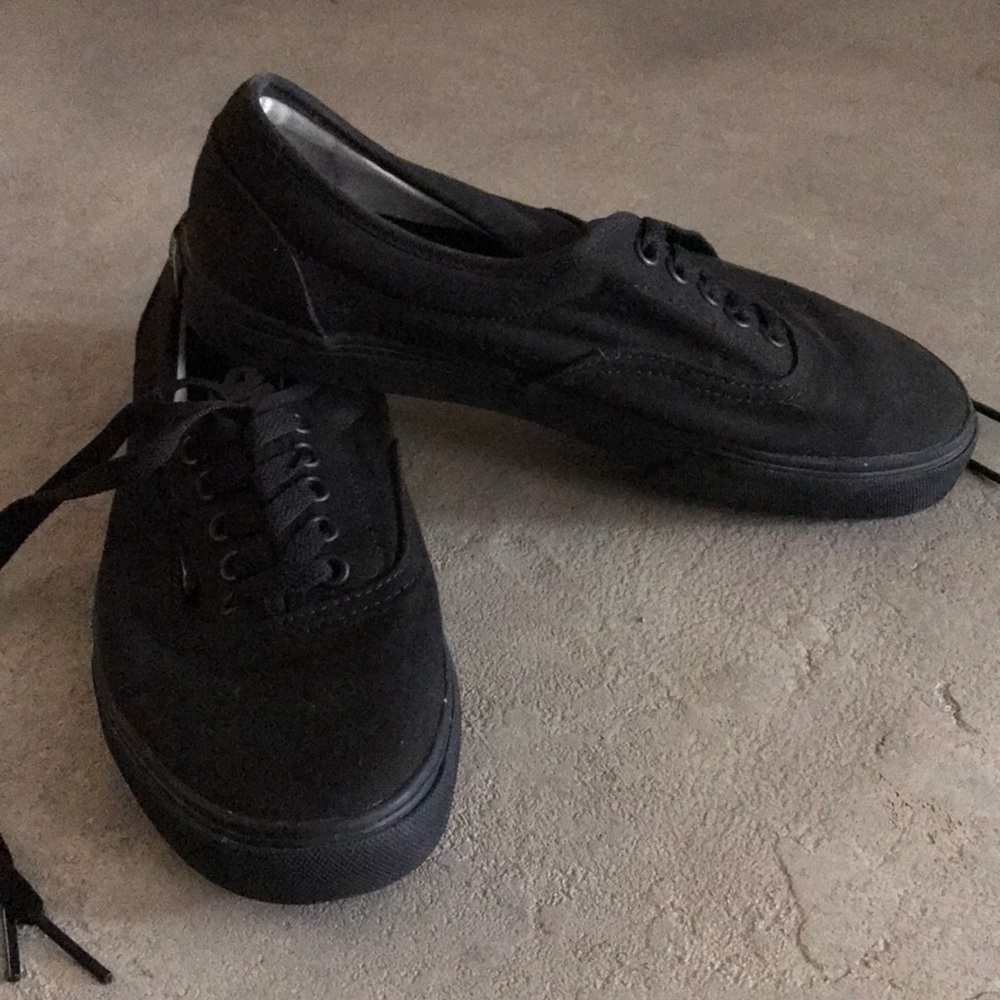 Black Vans Authentic Lo Pro